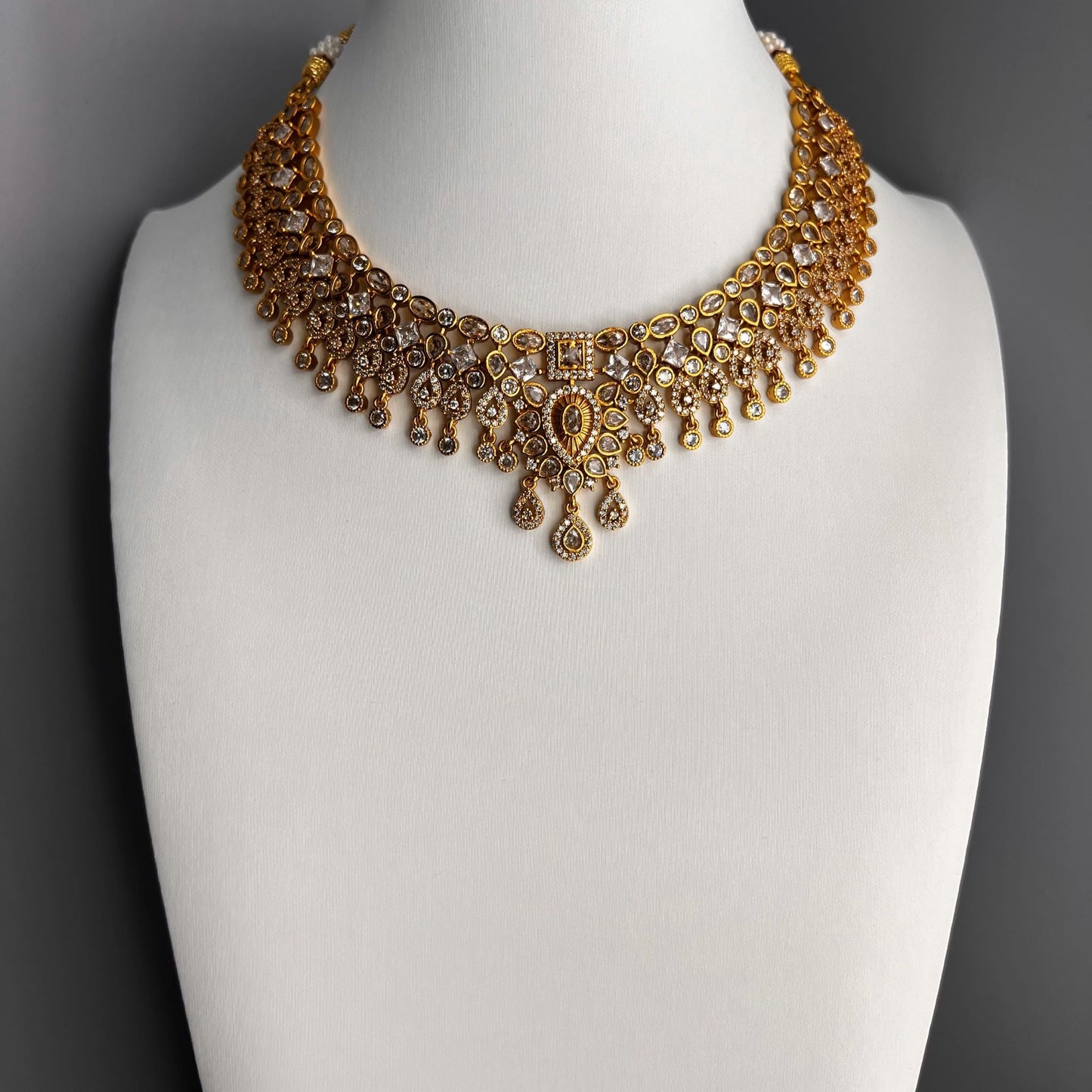 Fashion Premium - Bestseller Classic White Antique Traditional Necklace Set