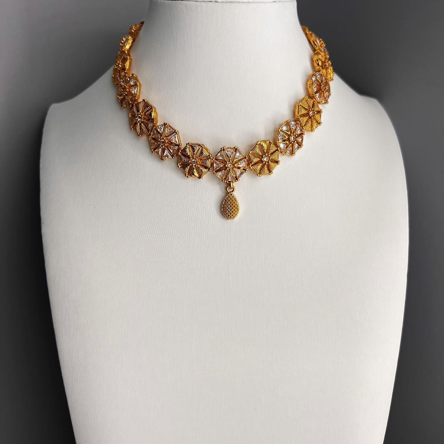 Fashion - Trendy Floral Design White Casual Necklace Set