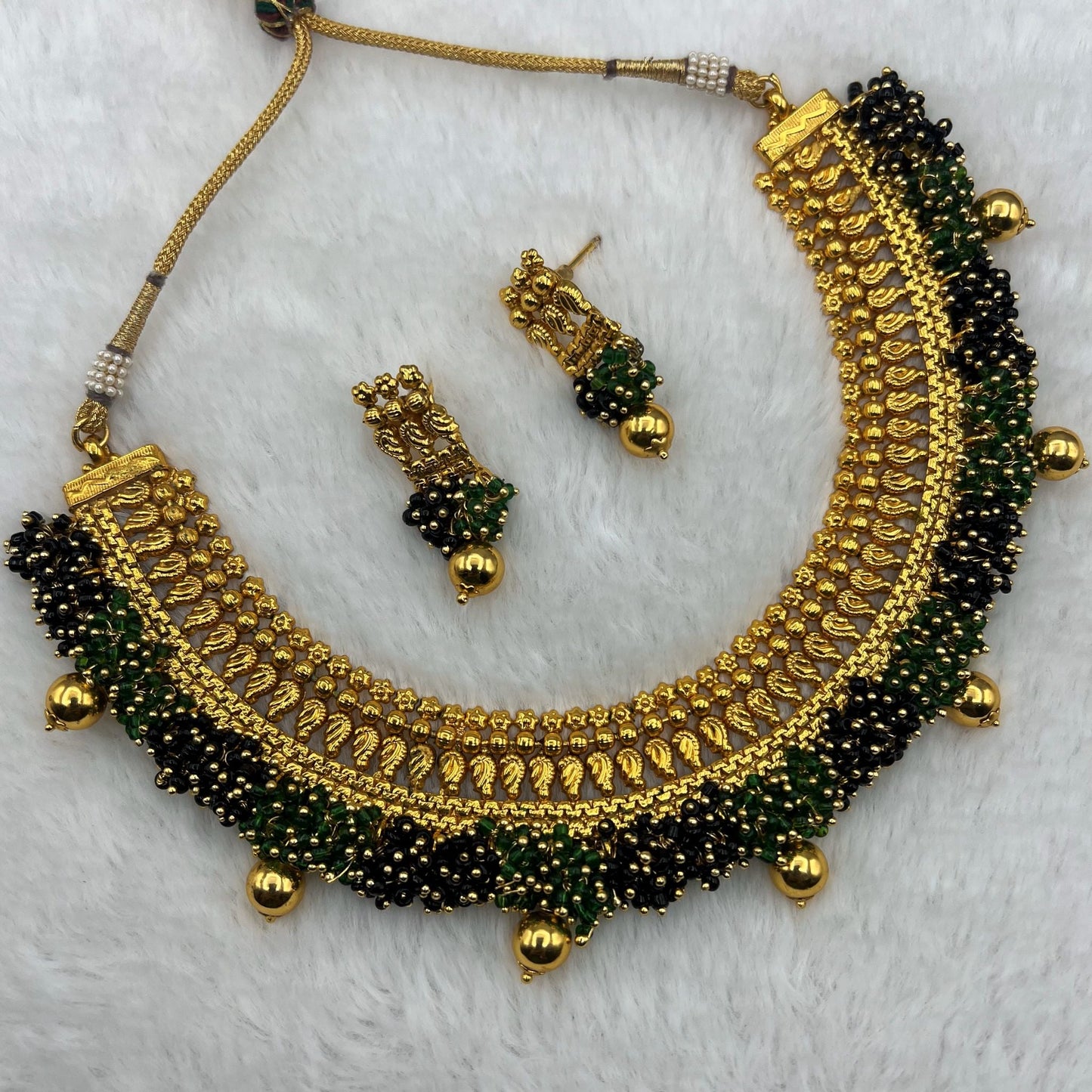 Fashion - Elegant Classic Style Green Color Antique Traditional Necklace Set With Gold Tone Plating