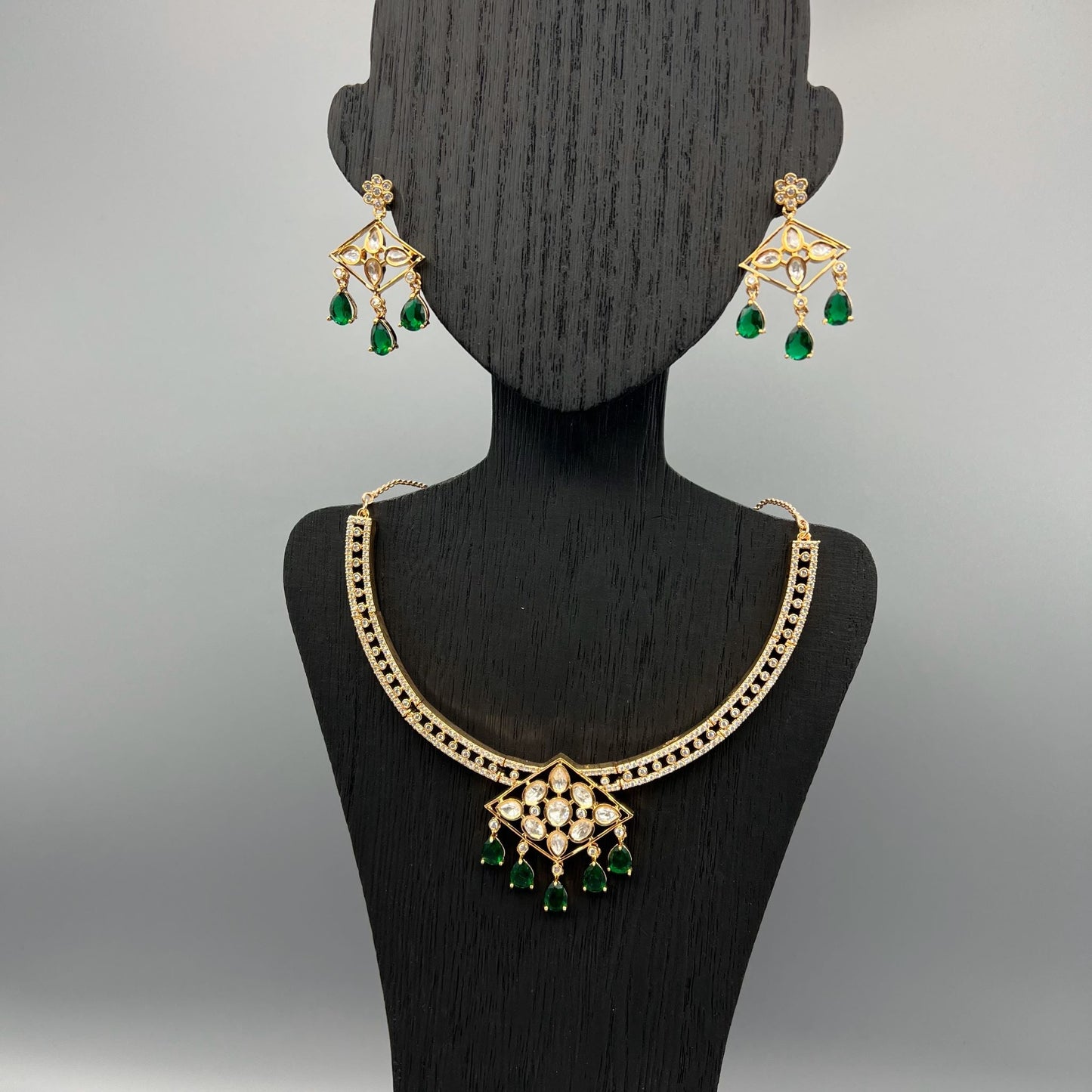 Fashion - Gorgeous Cuff/Hasli Style Green Kundan Necklace Set