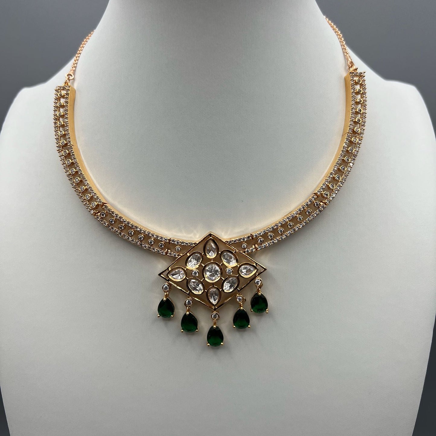 Fashion - Gorgeous Cuff/Hasli Style Green Kundan Necklace Set