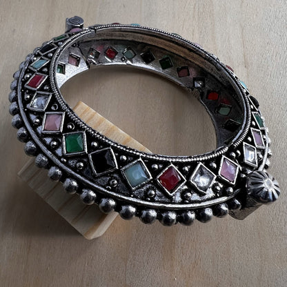 Fashion - Classic Style Multi Color Oxidized Bracelet With Oxidized Silver Tone Plating