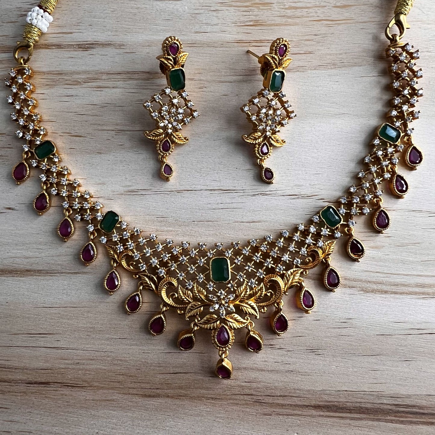 Fashion - Beautiful Classic Pink & Emerald Green Antique Traditional Close-Neck Necklace Set