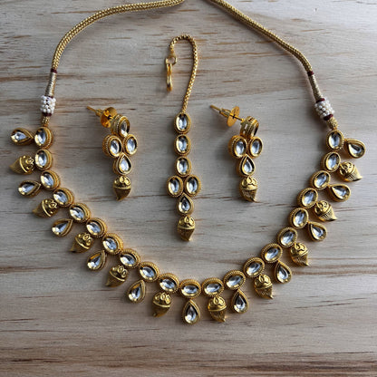 Fashion - Dainty White Color Kundan Work Jewelry Set