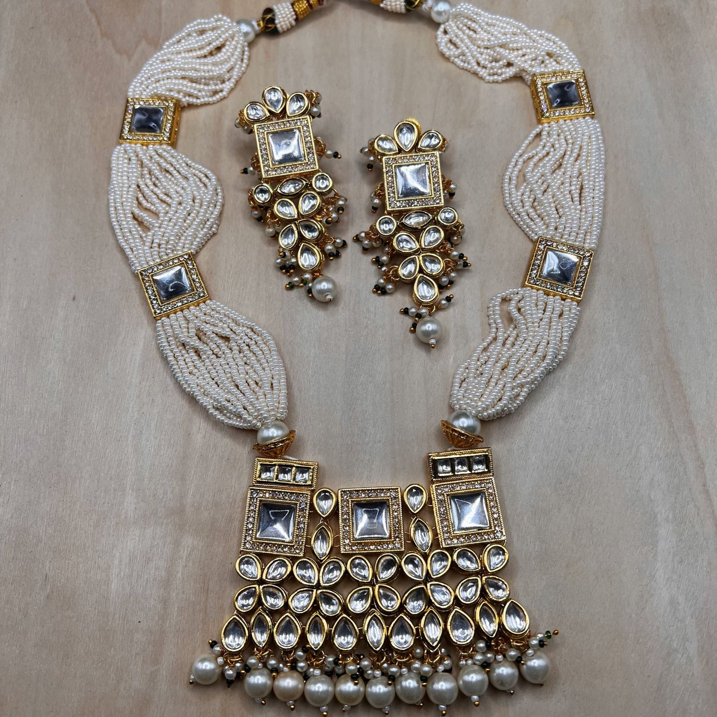 Fashion - Attractive Designer White Color Kundan, Bead Mix Necklace Set