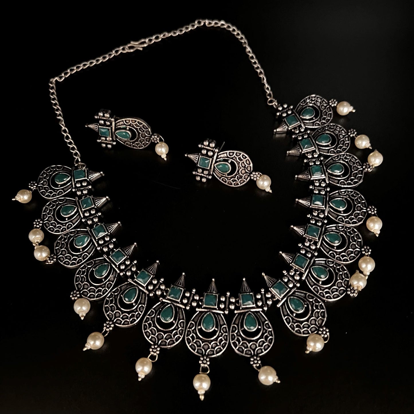 Fashion - Classic Style Green Color Oxidized Necklace Set With Oxidized Silver Tone Plating