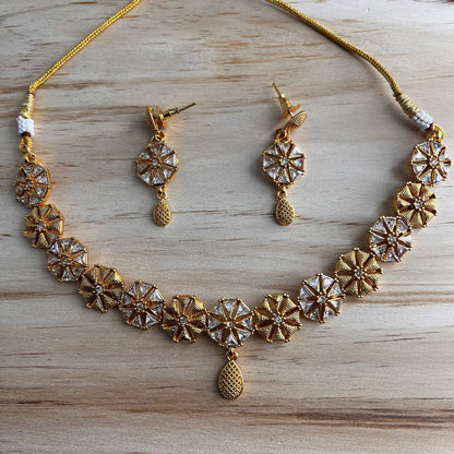 Fashion - Trendy Floral Design White Modern Mix Necklace Set