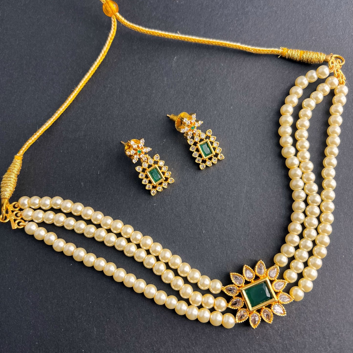 Fashion - Classic Style Green Color Antique Traditonal Necklace Set With Gold Tone Plating