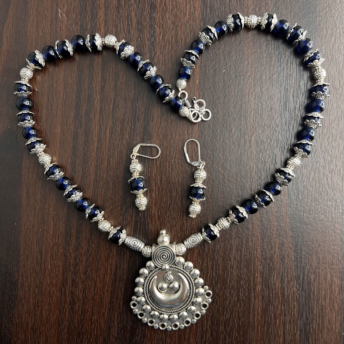 Fashion - Classic Style Dark Blue Color Oxidized Necklace Set With Oxidized Silver Tone Plating