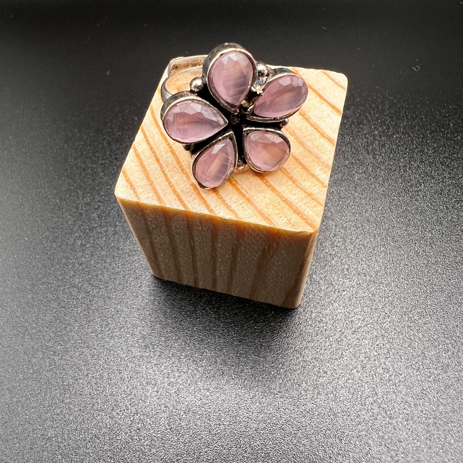 Fashion - Classic Style Pink Color Oxidized Ring With Oxidized Silver Tone Plating