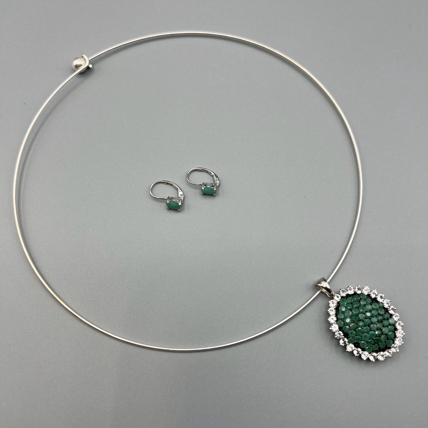 925 Silver Trendy Cuff Style Honey Comb Design Green Emerald & White Topaz Cut Stone Pendant Set